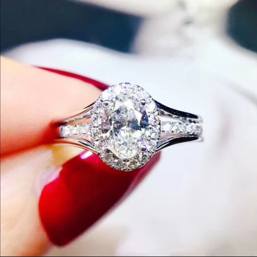 New 925 Silver Beautiful Oval Diamond Ring 💍